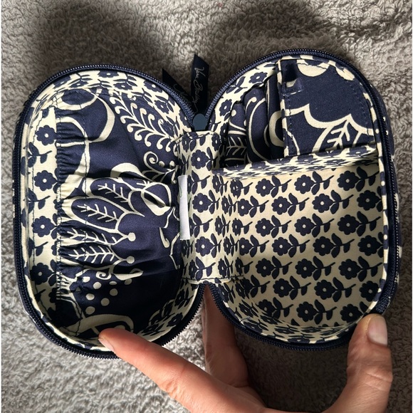 Vera Bradley Travel Jewelry Case . - Picture 6 of 9